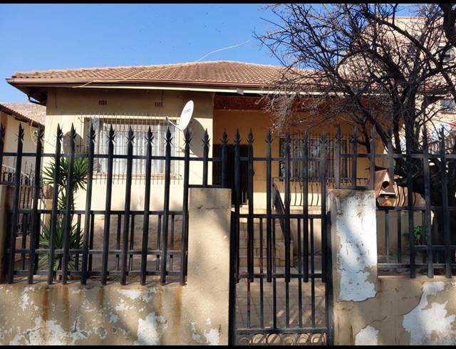 10 BEDROOM HOUSE FOR SALE IN YEOVILLE